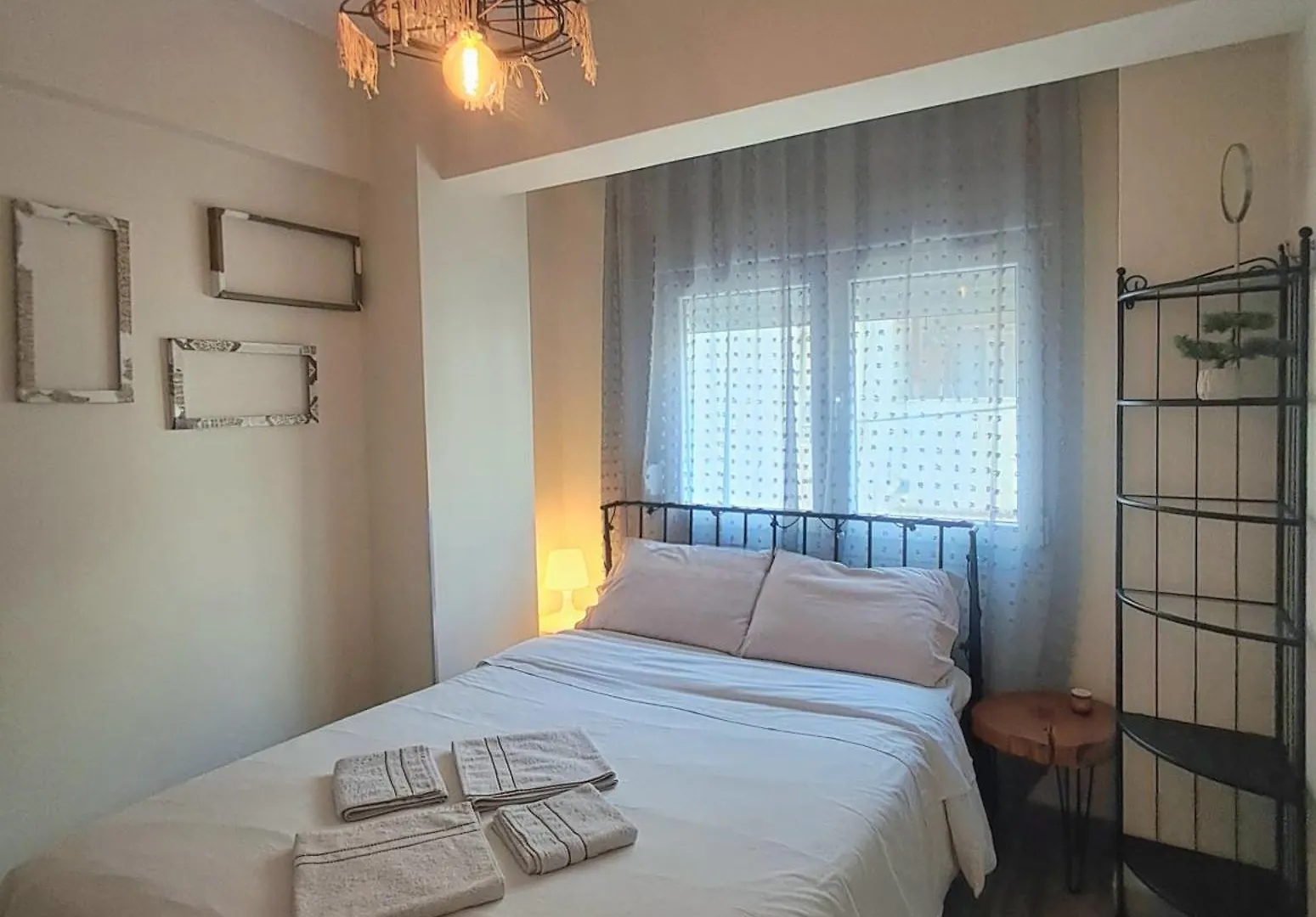 Cozy & Stylish Eastside Apt. location